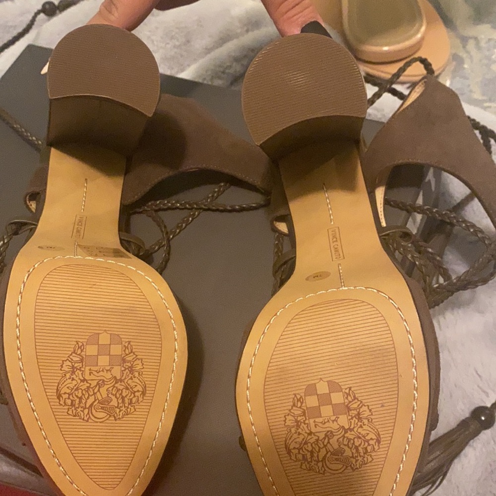 Heels - Picture 3 of 3